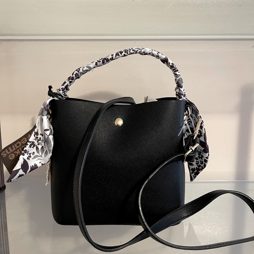 Bucket bag